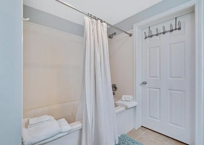 Apartment Bristol 205-beachfront Wamazing View-updated-2-kings-full Service *